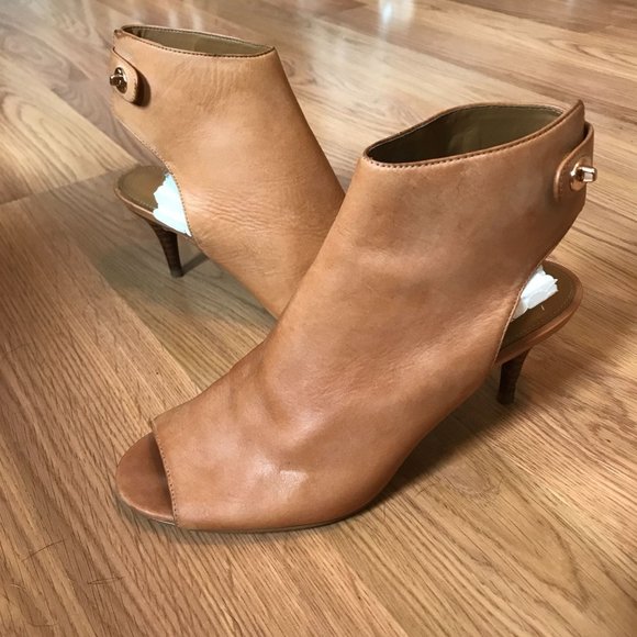Coach Tan Leather Heels - Picture 2 of 10